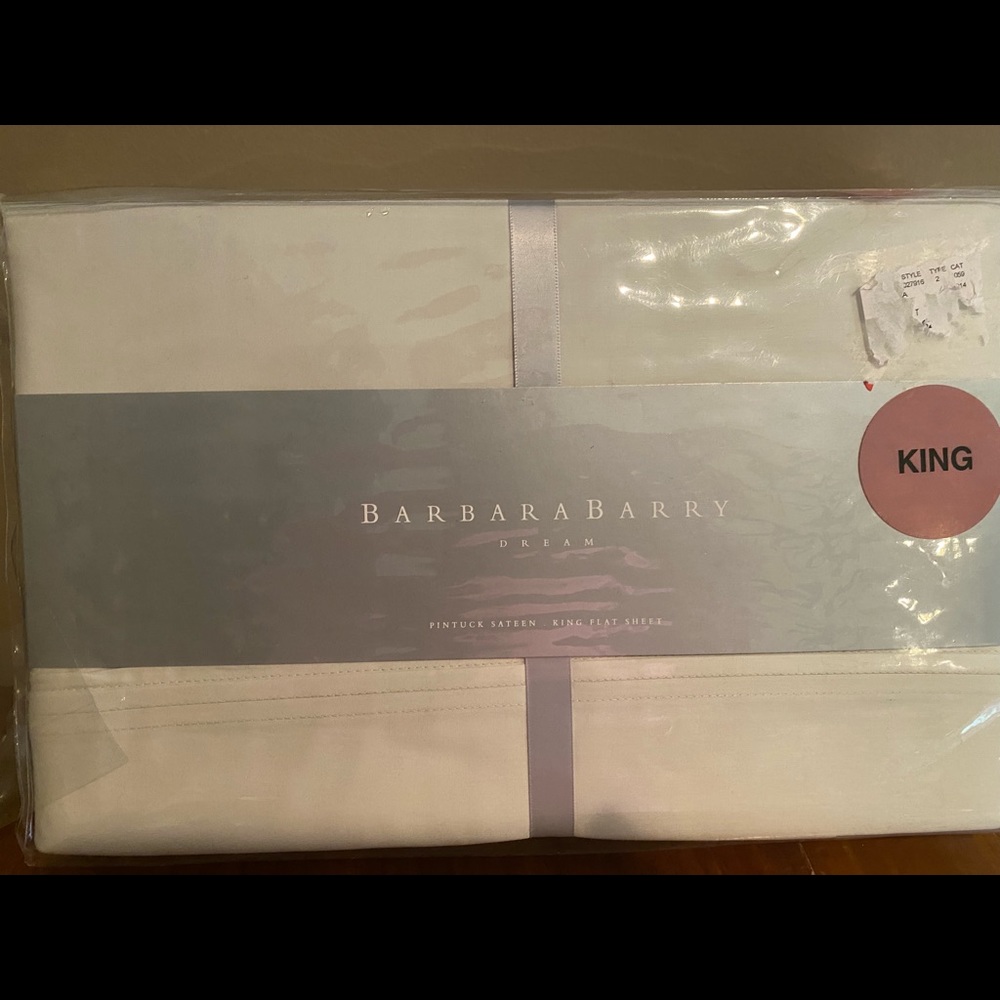 BARBARA BARRY DREAM KING FLAT SHEET . New in package .